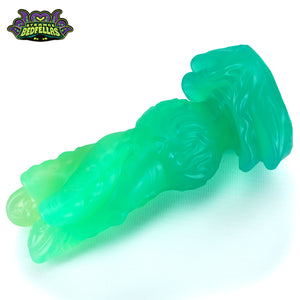 Small Xymon's Knot -- Near Clear 31* silicone -- XK-113