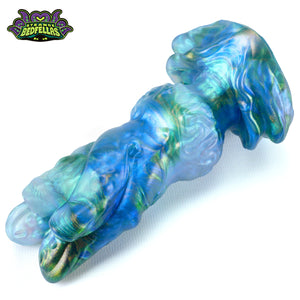 Small Xymon's Knot -- Near Clear 31* silicone -- XK-116